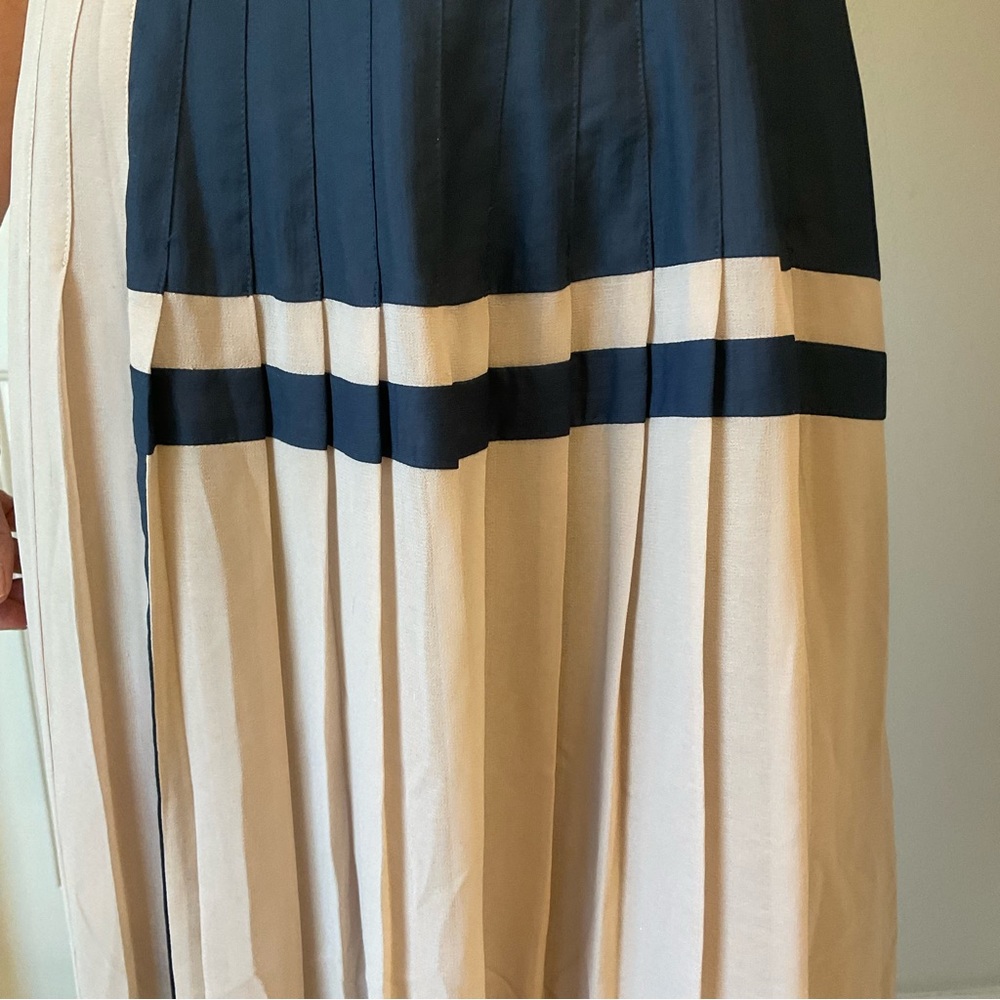 SOLD - BGBC Maxazira Runway pleaded dress, sleeveless, taupe, navy and red, Sz M - Picture 11 of 16